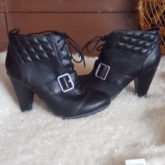 Soul sensibility. Stylish black boots. Size 8 and 1/2 medium. Never been worn. - Picture 3 of 10